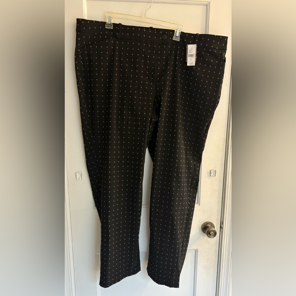 Lane Bryant 4 Season Signature Mid Rise Pants Size 26 NWT